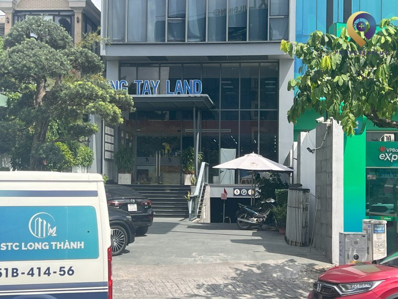 Tòa Nhà Đông Tây